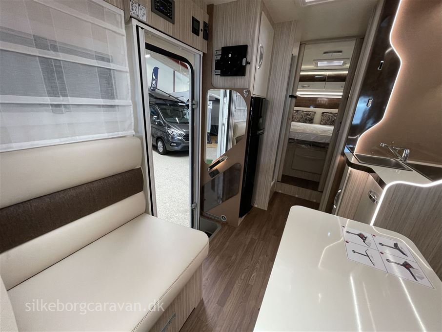 Elnagh Magnum 582